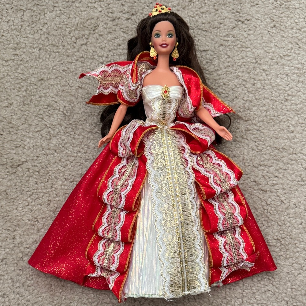 Special Edition Happy Holiday Winter Christmas Barbie Red Dress 1997